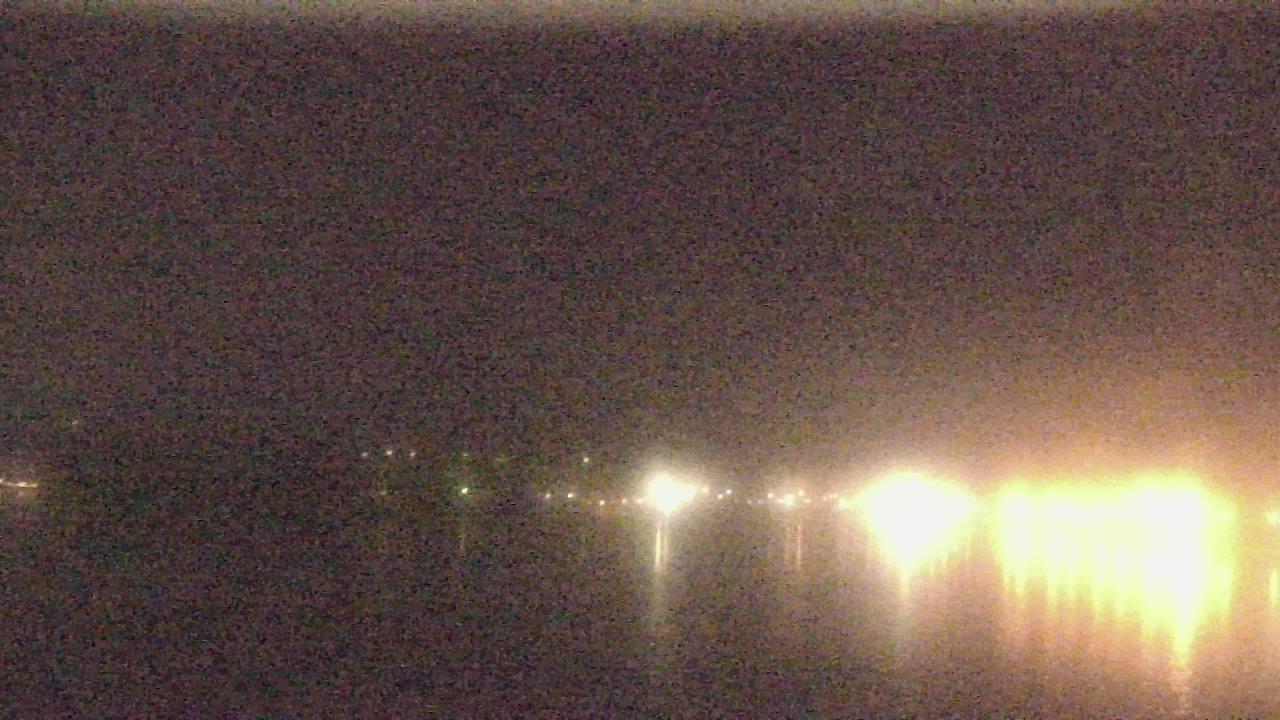 Thumbnail for current weather camera view from Wyndham Garden Lake Guntersville in Guntersville, Alabama